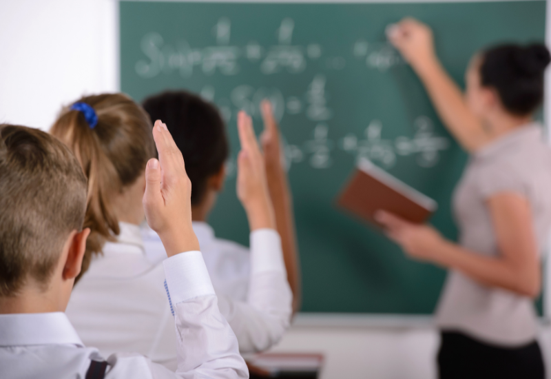 Minas abre mais de 13 mil vagas no concurso da Educação