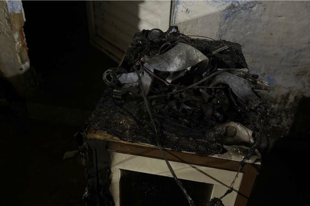 Vela provoca princípio de incêndio em residência, em Leopoldina