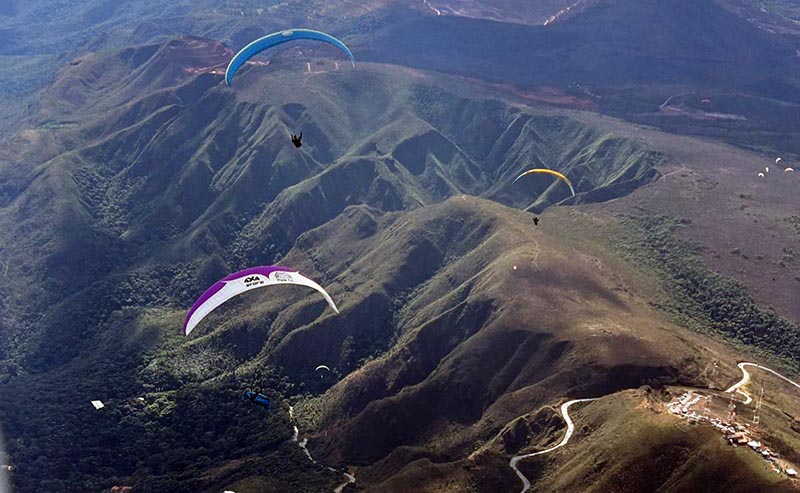 Leopoldina realiza campeonato Mineiro de Parapente