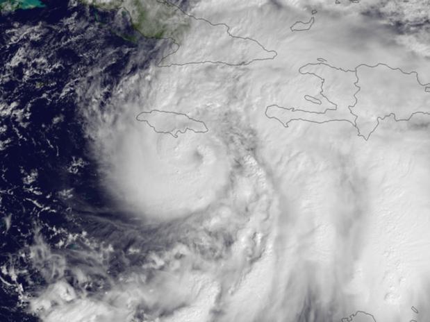 Meteorologistas informaram que o furacão pode fica