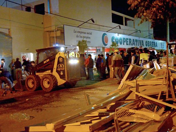 O supermercado Cooperativa Obrera desabou no dia 2