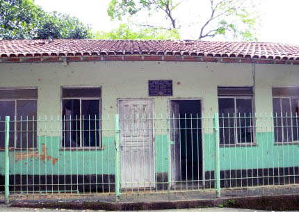 O prédio onde funcionou o Posto de Saúde está aban