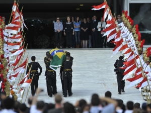 Na chegada ao Palácio do Planalto, o corpo de Niem