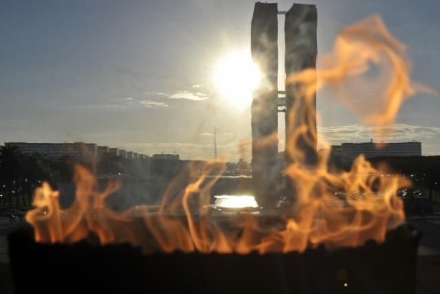 Final de tarde na capital brasileira, na Praça dos