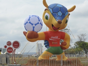 A mascote fica exposto durante 21 dias atrás do Mu