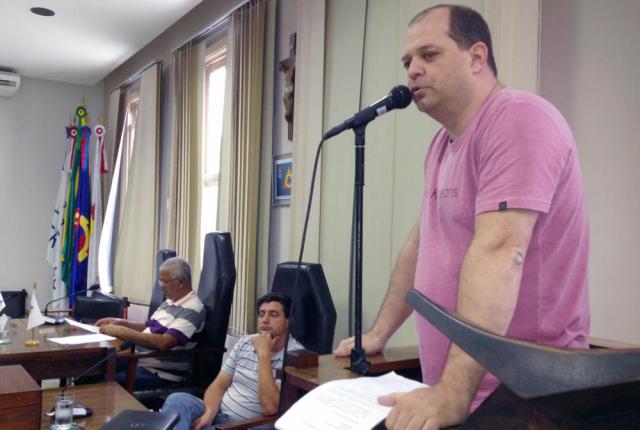 Alexandre quer aumentar a concorrência entre os po