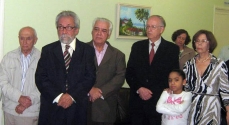 Autoridades do Hospital de Cataguases, o homenageado e sua família