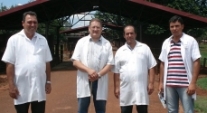 O prefeito Antônio Vaz de Melo e o Secretário de Agricultura, Cezário Júnior dos Santos, durante visita a Sertãozinho
