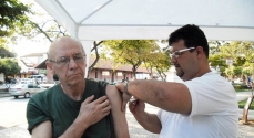 Um ponto de vacinação foi montado na Praça Chácara D. Catarina