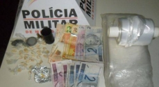 As drogas foram encontradas na casa de um dos suspeitos