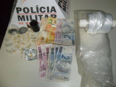 As drogas foram encontradas na casa de um dos suspeitos