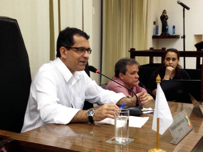 Fernando Pacheco, presidente da C&acirc;mara, durante a discuss&atilde;o de um projeto de lei