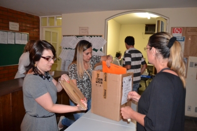 As urnas chegaram pouco depois das 18 horas no Cart&oacute;rio Eleitoral.