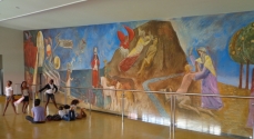 A sala que abriga o painel de Emeric Marcier é o mais novo espaço cultural da cidade