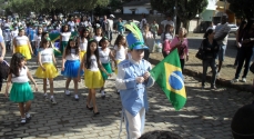 As quatro escolas fizeram um bonito desfile nesta manhã, na Avenida Guido Marliere