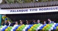 Autoridades ocupam o Palanque Oficial durante o desfile cívico