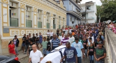 O clima era de consternação no sepultamento do garoto