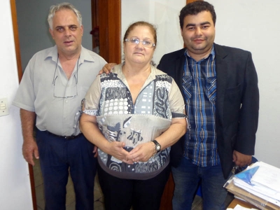 Maria L&uacute;cia, ao centro, com Jobe Piobelo (&agrave; esquerda) e Eldbrendo Monteiro
