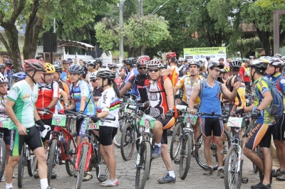 Centenas de ciclistas participaram do Desafio dos B&uacute;falos 