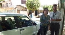 Tarcília recebe o Fiat Uno adquirido com recursos do Município