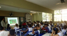 A ação educativa nas escolas caminha paralela à limpeza nos bairros