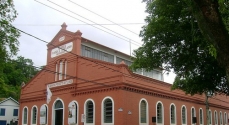 Prédio da antiga "fábrica velha", símbolo da industrialização do município