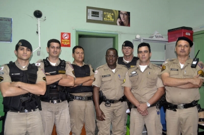 Equipe de policiais que prendeu os assaltantes de Itamarati de Minas