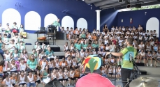 A criançada cantou e se divertiu no show de Carlos Navas