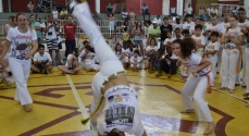 Capoeiristas de todas as idades, entre homens e mulheres, participaram do evento