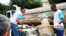 O serviço de limpeza beneficiou dois bairros da cidade