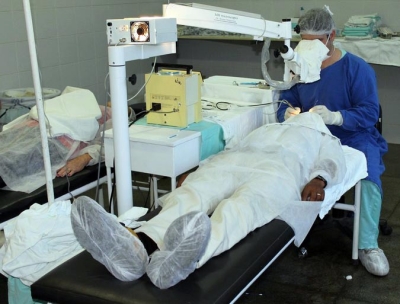 Centro Cir&uacute;rgico do Hospital Olyntho Almada durante a cirurgia de catarata