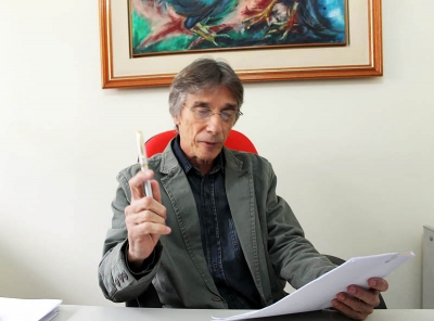 Zeca Junqueira lendo o ent&atilde;o anteprojeto de lei do Sistema Municipal de Cultura