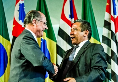 Tadeu Morais (direita) durante sua posse ao lado do Governador Geraldo Alckimim