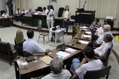 De p&eacute;, Alencar Norte e L&iacute;via Milani falam sobre a Dengue em Cataguases
