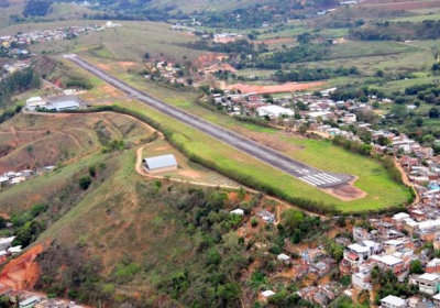 Vista panor&acirc;mica do aeroporto que tem pista de 1140 metros 