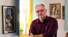 João Henrique, jornalista e professor, lança seu primeiro livro de ficção