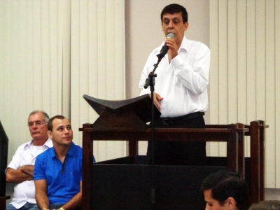 O novo presidente do PT em Cataguases, Sebasti&atilde;o Rui de Almeida, durante seu discurso