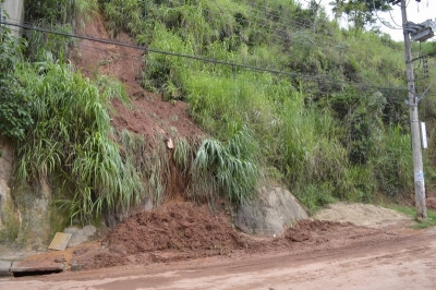 A Defesa Civil alerta a popula&ccedil;&atilde;o sobre os riscos de deslizamentos de terra
