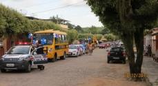  Uma carreata com os veículos adquiridos pela Prefeitura de Santana de Cataguases prestou contas à população dos três meses da administração de Luiz Mathias.