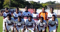 Seleção sub-17 do Haiti momentos antes do início da partida