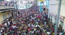 Od foliões tomam conta das ruas do centro de Guarani