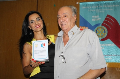 Liliane entrega homenagem ao rotariano Pedro Mendes
