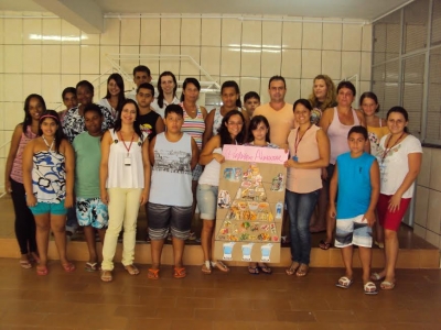 Equipe do Programa Sa&uacute;de na Escola, alunos, professores e familiares da Escola Estadual Professora Maria Luzia Antunes