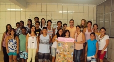 Equipe do Programa Saúde na Escola, alunos, professores e familiares da Escola Estadual Professora Maria Luzia Antunes