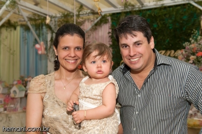 Giovanna com os papais Kelly e Alan Neves