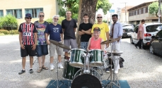 Afonsinho, na bateria, com os demais músicos da Acriar