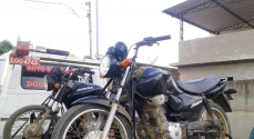 As duas motos foram apreendidas ao mesmo tempo pela PM no Bairro São Vicente