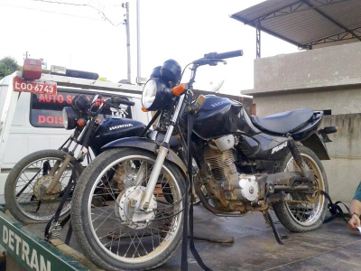 As duas motos foram apreendidas ao mesmo tempo pela PM no Bairro S&atilde;o Vicente