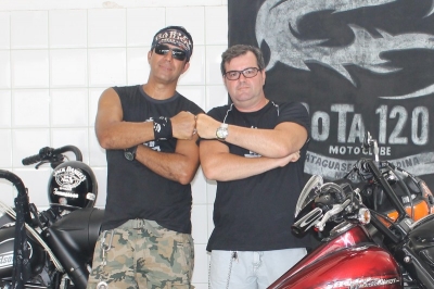 S&eacute;rgio e Jos&eacute; Carlos  destacam o clima de amizade entre os motociclistas