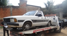 A caminhonete foi levada ao pátio do DETRAN em Muriaé